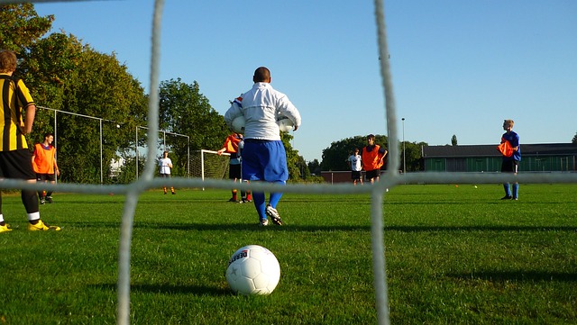 中国男篮在亚洲杯预选赛中以100-58大胜日本男篮.